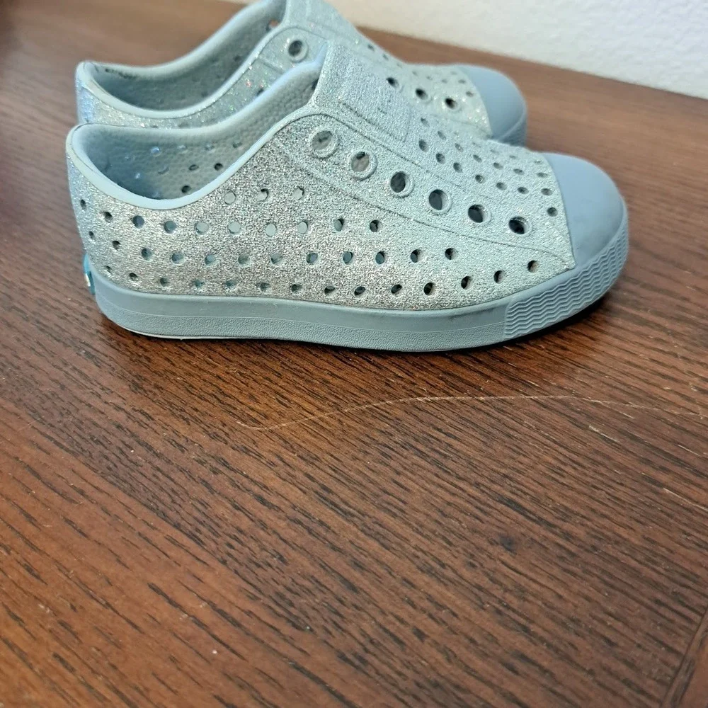 Native Jefferson Bling Silver Glitter Kids Shoes C6 Blue Sparkle Slip On Sneaker